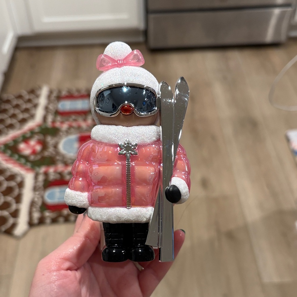 Bath and body works Mrs Claus skiing wall plug in brand new